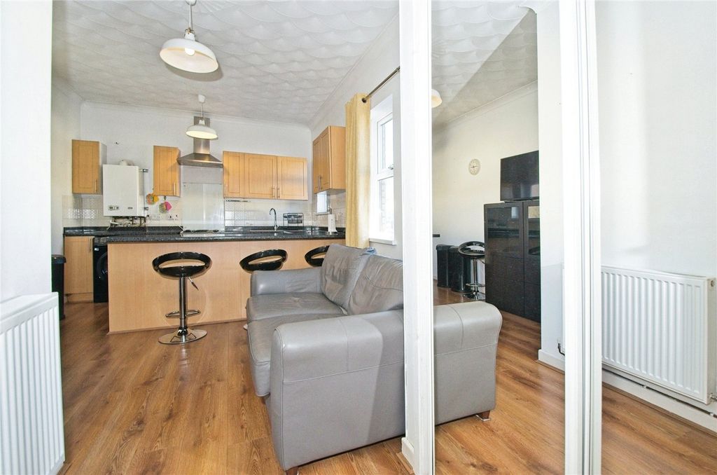 Property photo 2 of 17 Picture No. 15