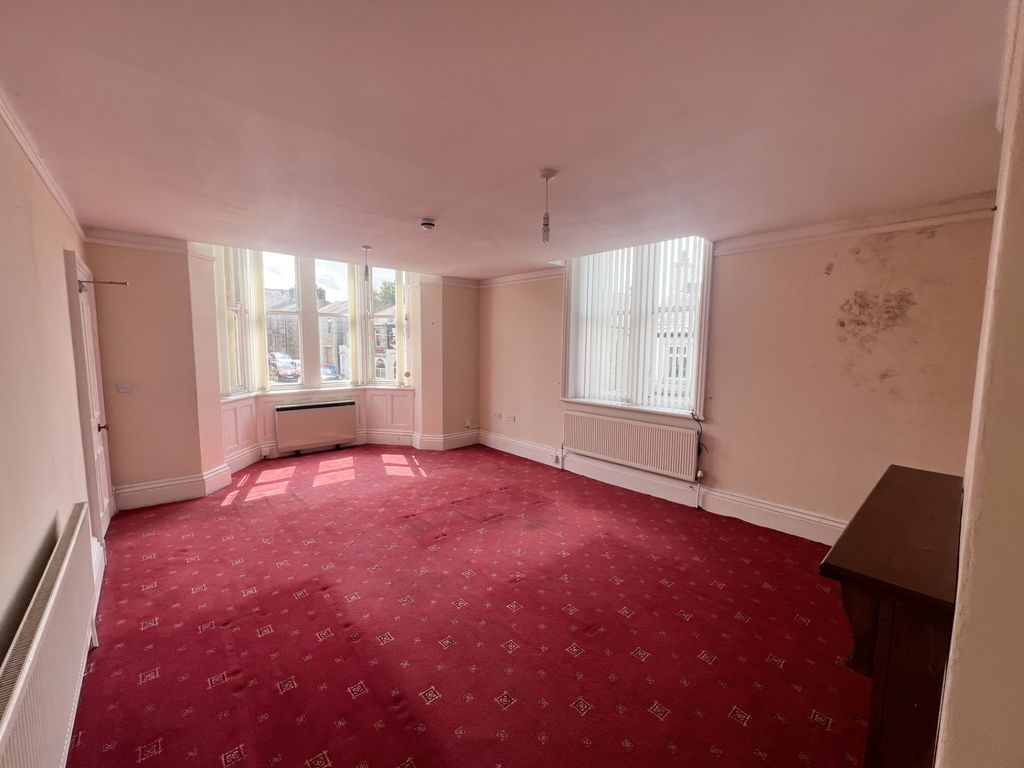 Property photo 3 of 27