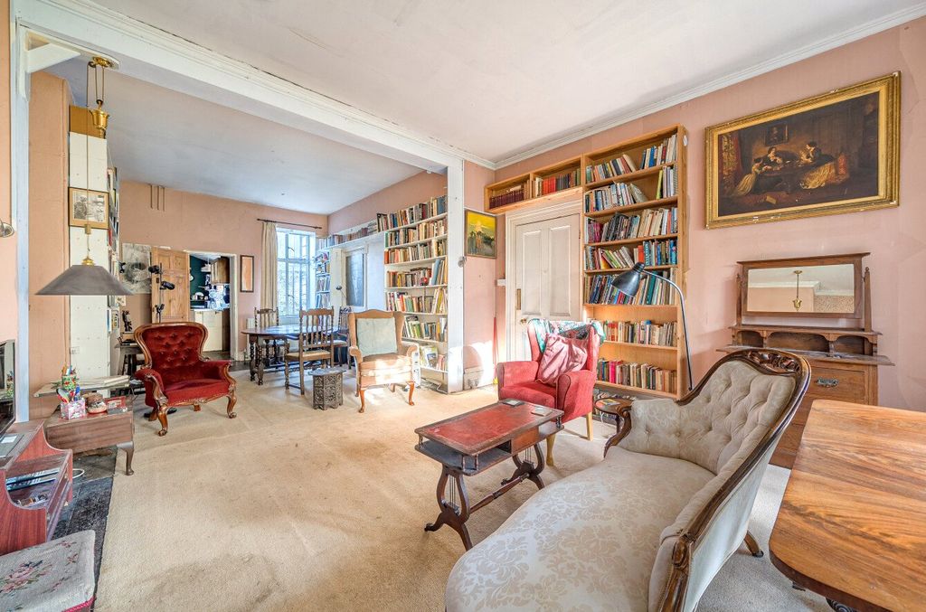 Property photo 2 of 13 Lounge