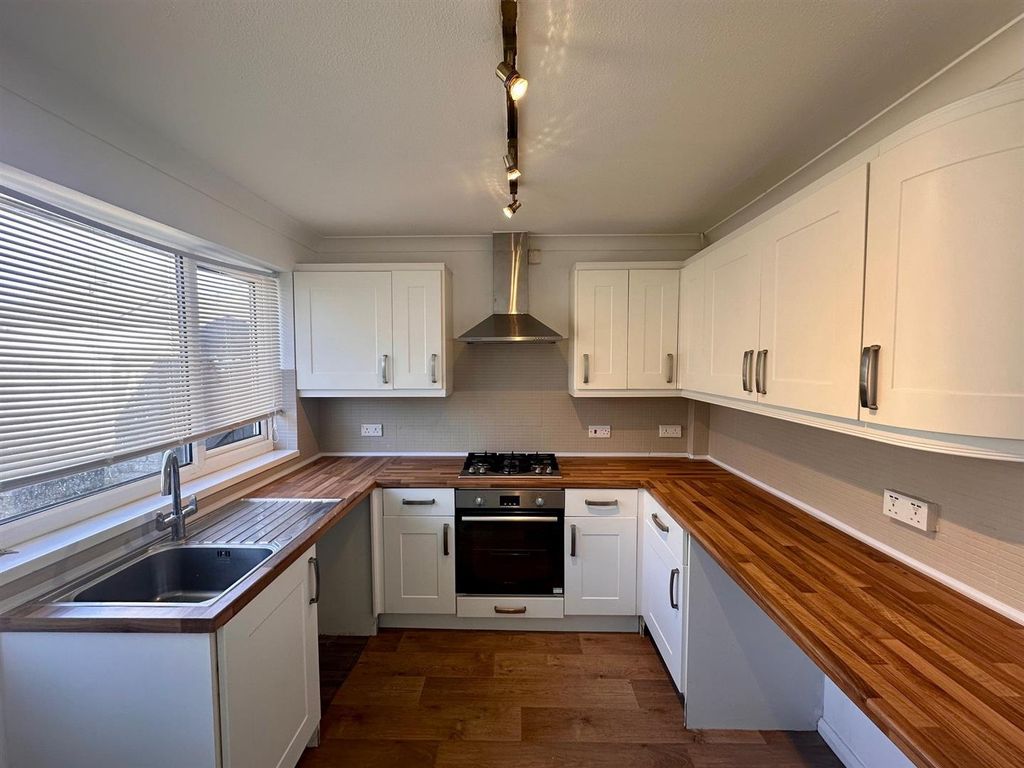 Property photo 2 of 15 Kitchen/Breakfast Room