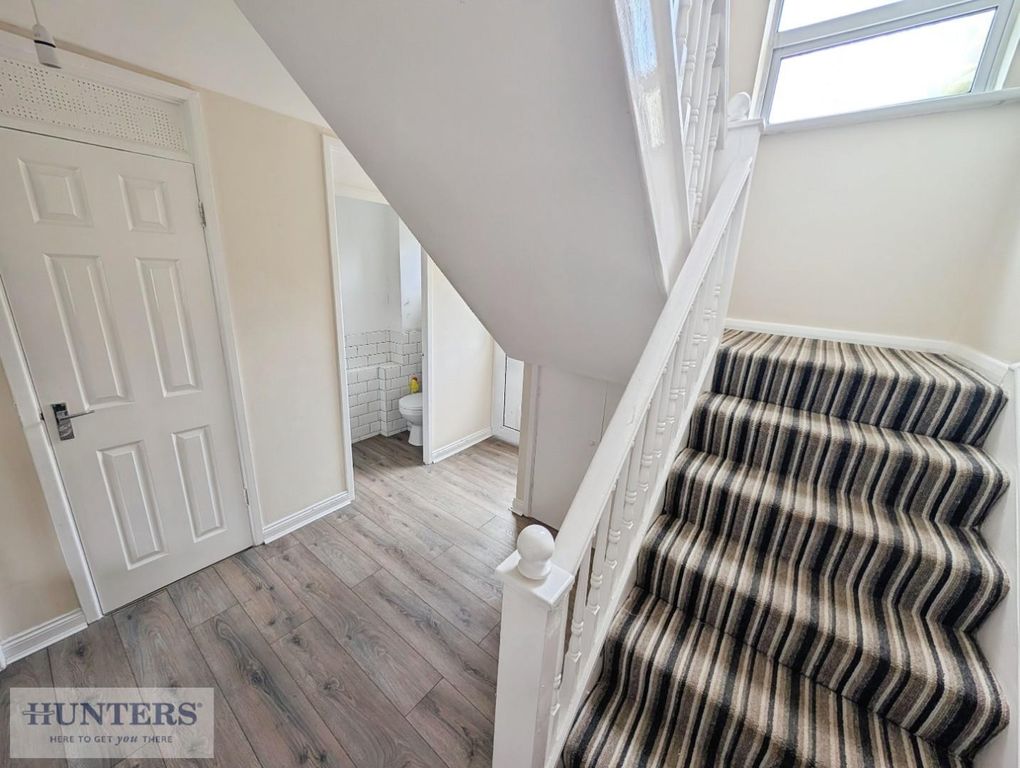 Property photo 3 of 16 Entrance Hallway