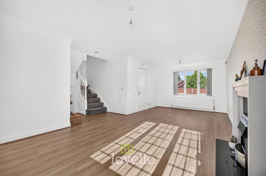 Property photo 2 of 25