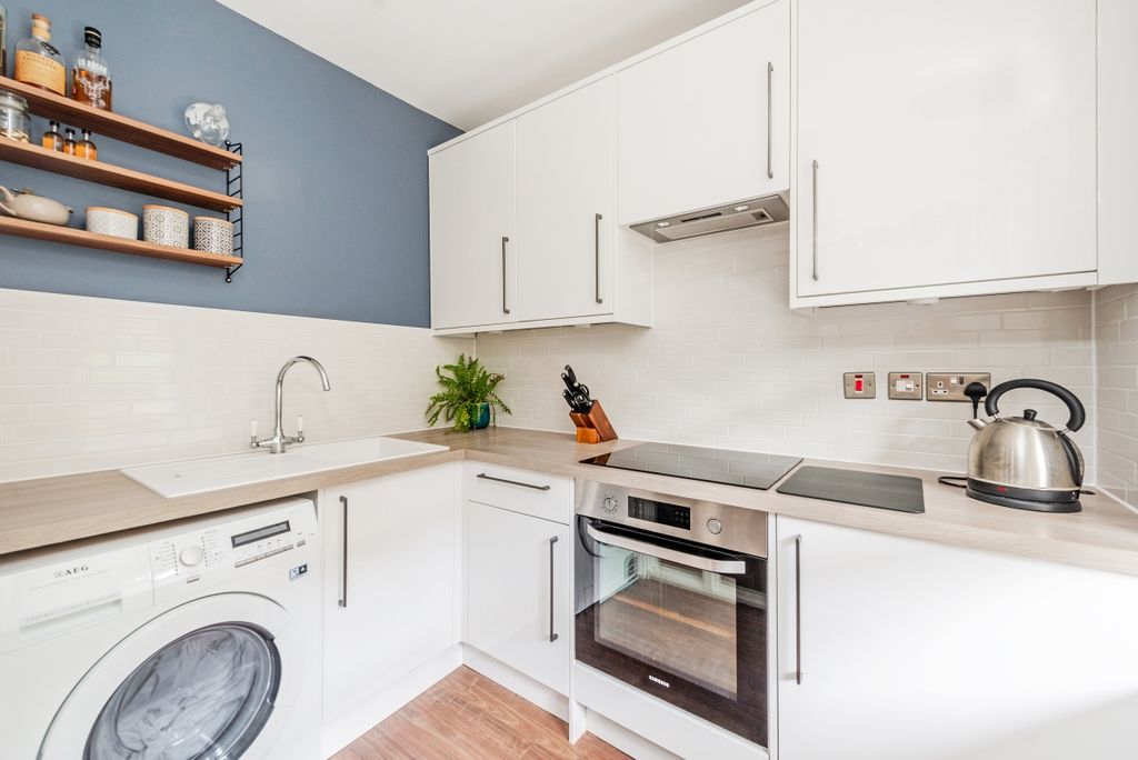 Property photo 3 of 7 Kitchen