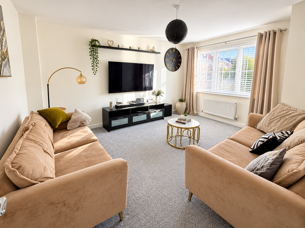 Property photo 2 of 16 Lounge