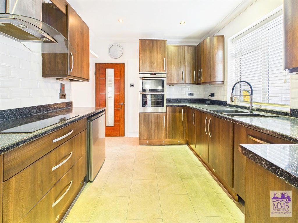 Property photo 3 of 25 Cam04098G0-Pr0201-Still011.Jpg