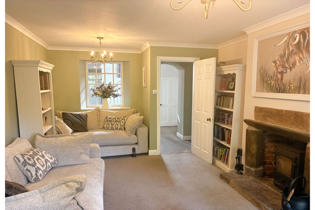 Property photo 3 of 15 Lounge