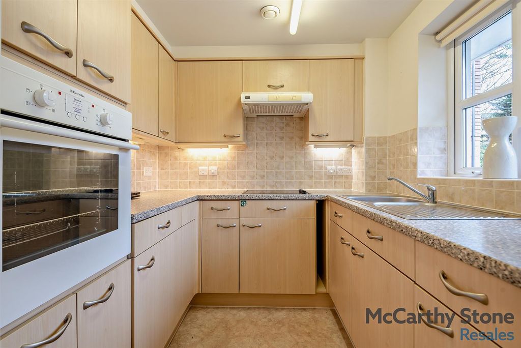 Additional image 8 of 1 bed flat for saleRadford Court, Tower Road, Liphook GU30