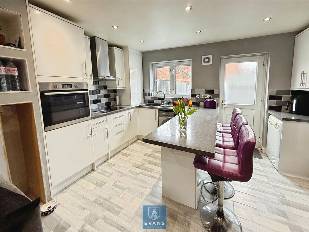 Property photo 3 of 12 Kitchen