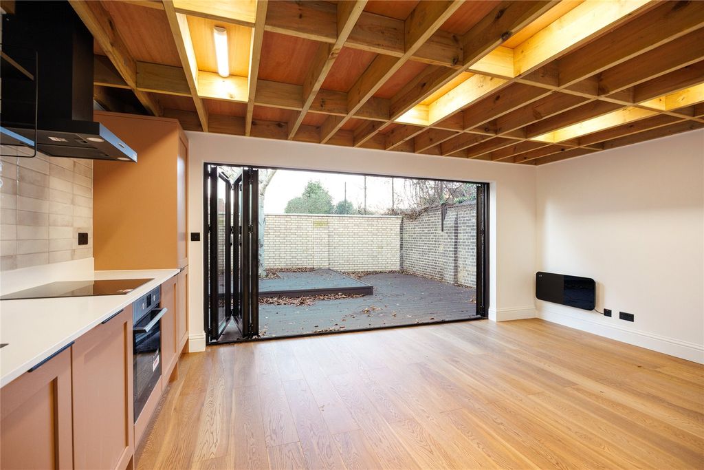 Property photo 2 of 16 Picture No. 22