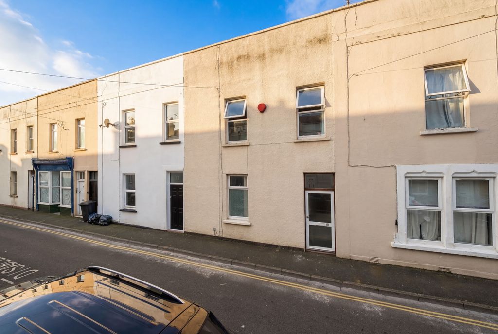 Property photo 1 of 15 3 Bed Terraced House For Sale