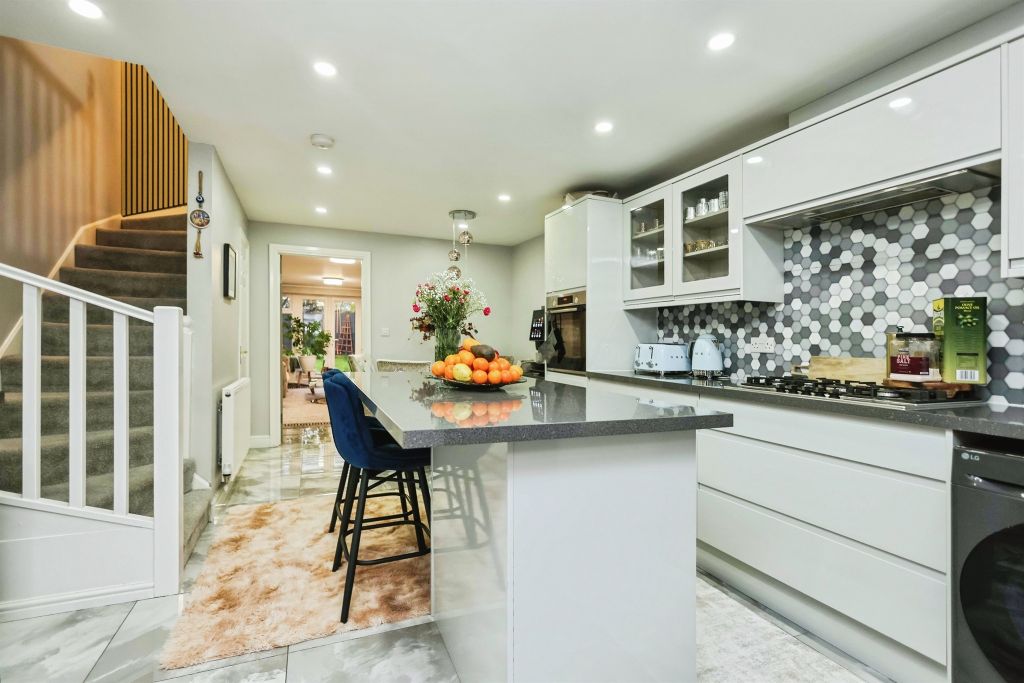 Property photo 2 of 20