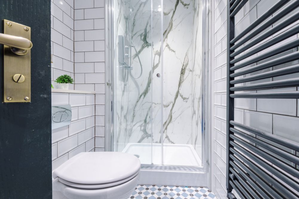 Property photo 2 of 16 60Gr - Bathroom