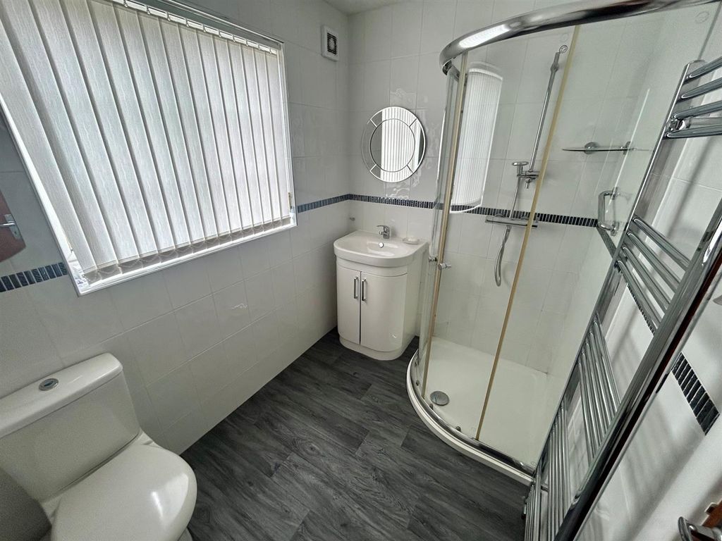 Property photo 3 of 14 Bathroom 1.Jpg