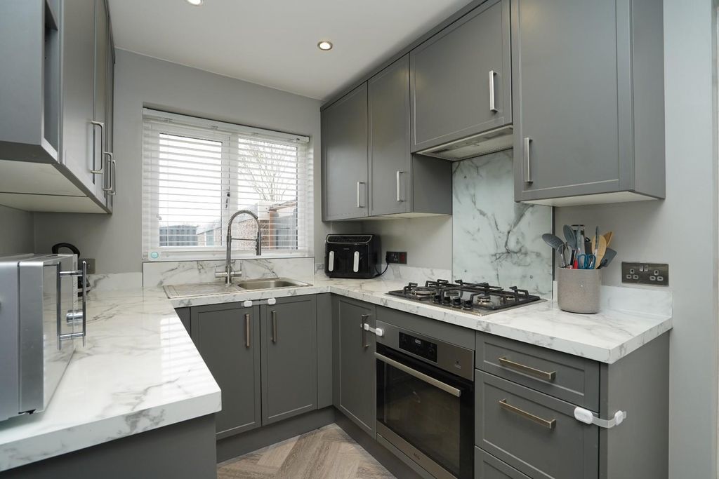 Property photo 2 of 14 Kitchen