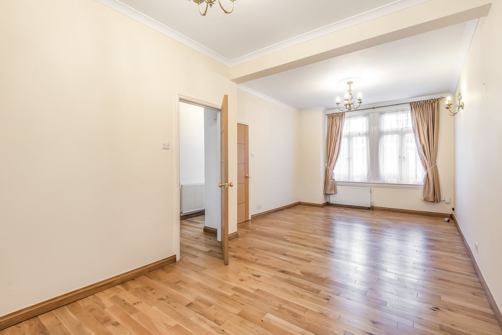 Property photo 2 of 8 448402 (1)