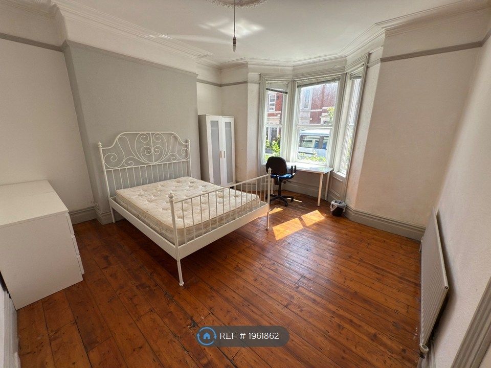 Property photo 2 of 14 Bed 1