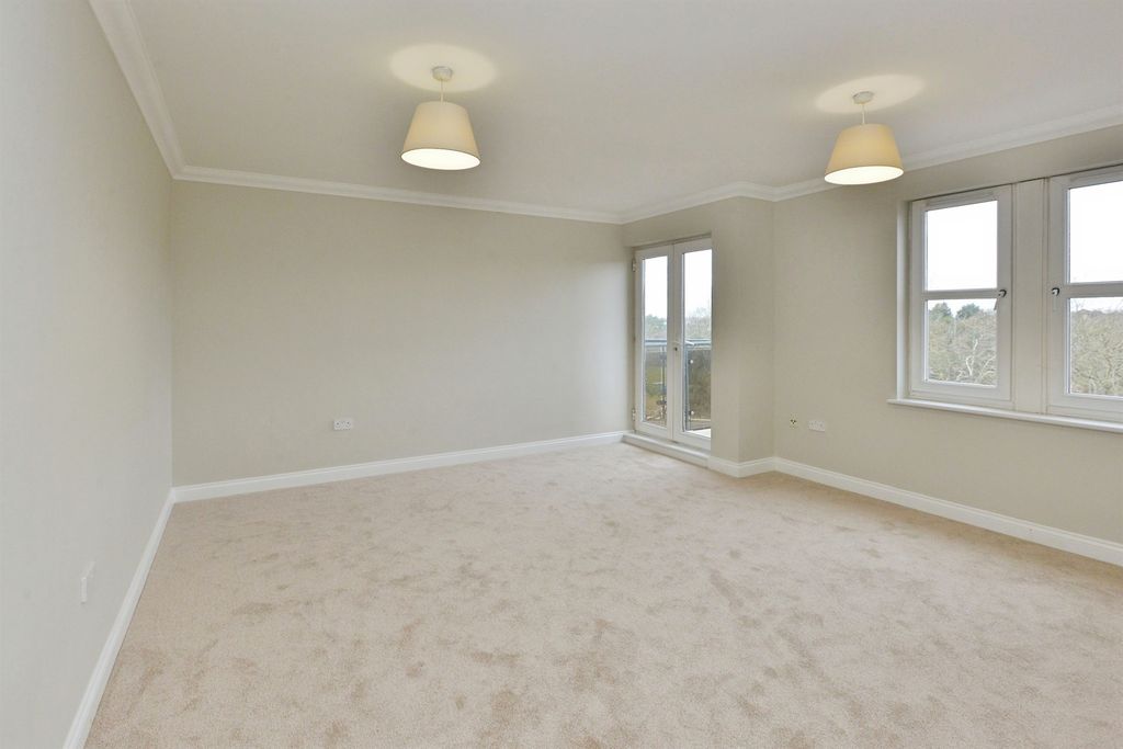 Additional image 4 of 4 bed flat for saleNorth Row, Milton Keynes MK9