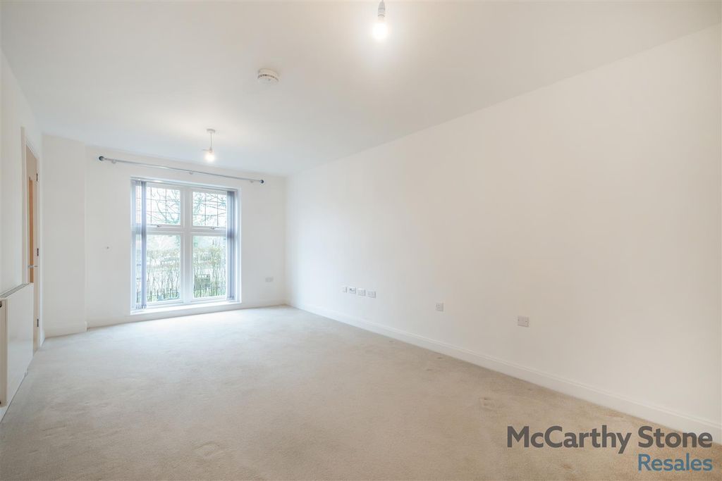 Property photo 3 of 36 8678512-Interior01.Jpg