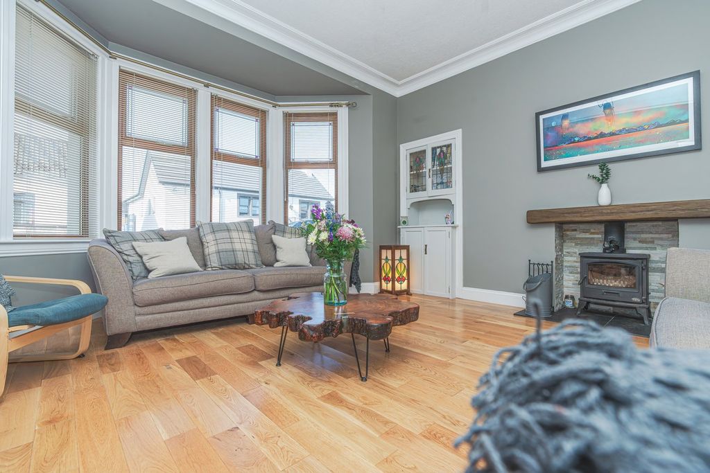 Property photo 2 of 38