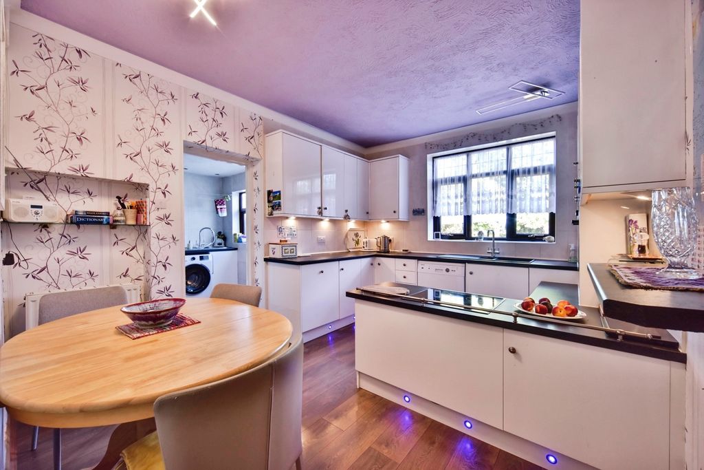 Property photo 3 of 23 Pbox-Img.Jpg