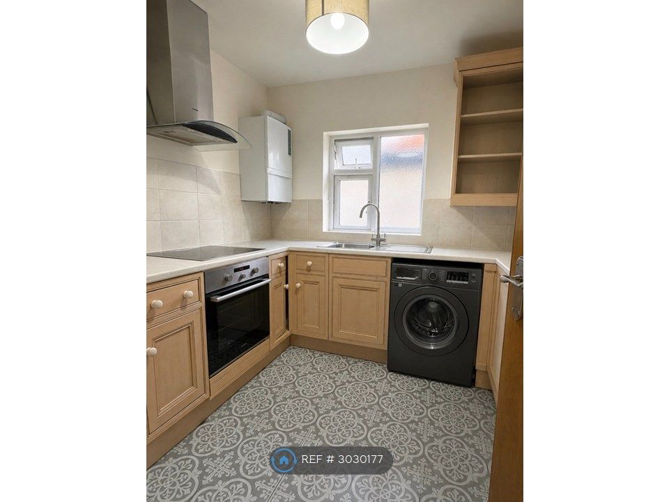 Property photo 3 of 7 Kitchen