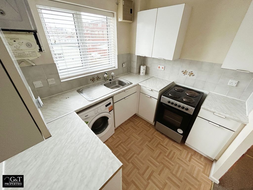 Property photo 3 of 7 Kitchen