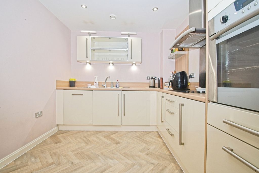 Property photo 2 of 16 Separate Kitchen