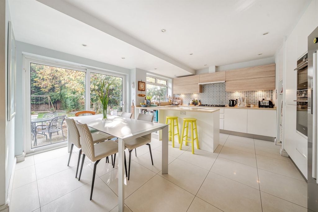 Property photo 2 of 14