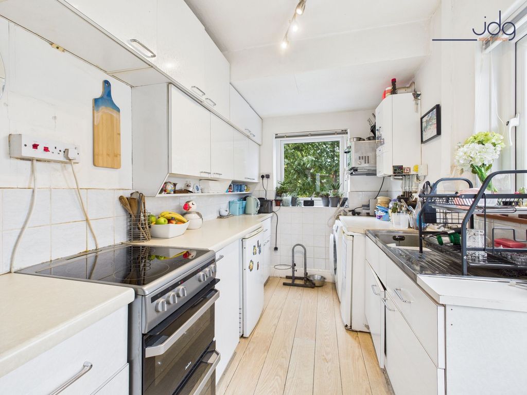 Property photo 3 of 12 Kitchen