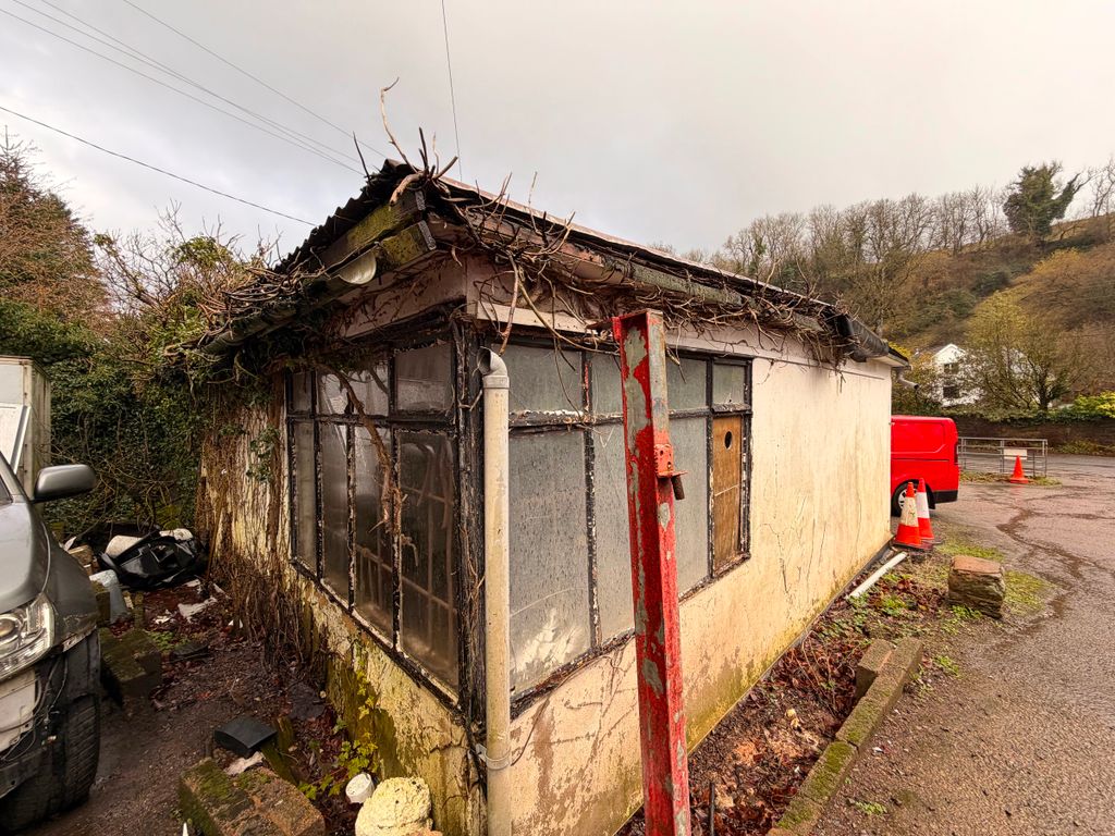 Property photo 3 of 6