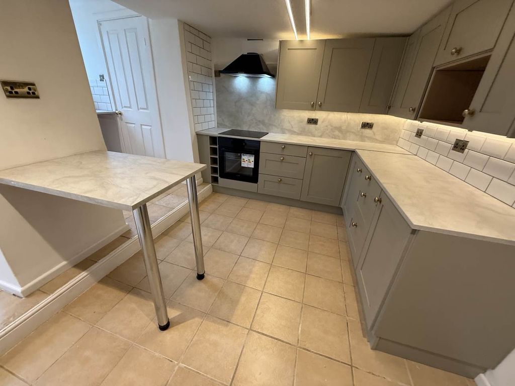 Property photo 3 of 13 Kitchen