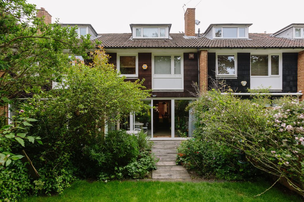 Property photo 2 of 27 107452 - Farquhar Road_The Modern House (10).Jpg