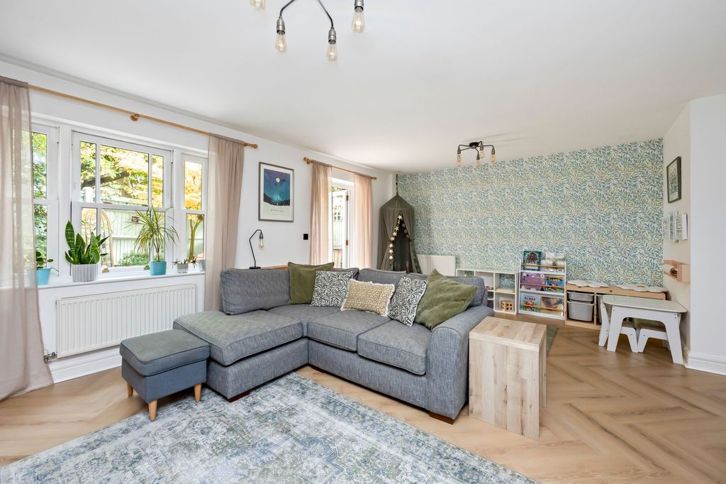 Property photo 3 of 23