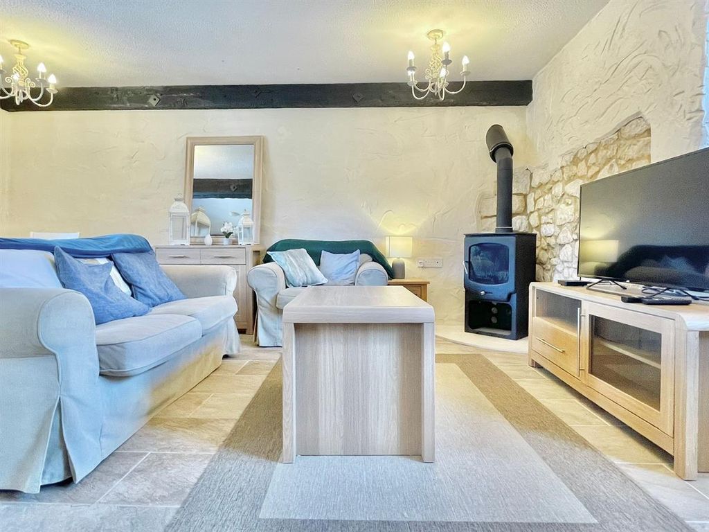 Property photo 2 of 27