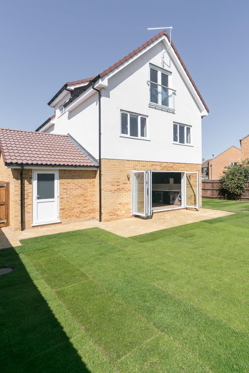 Property photo 3 of 11 Garden