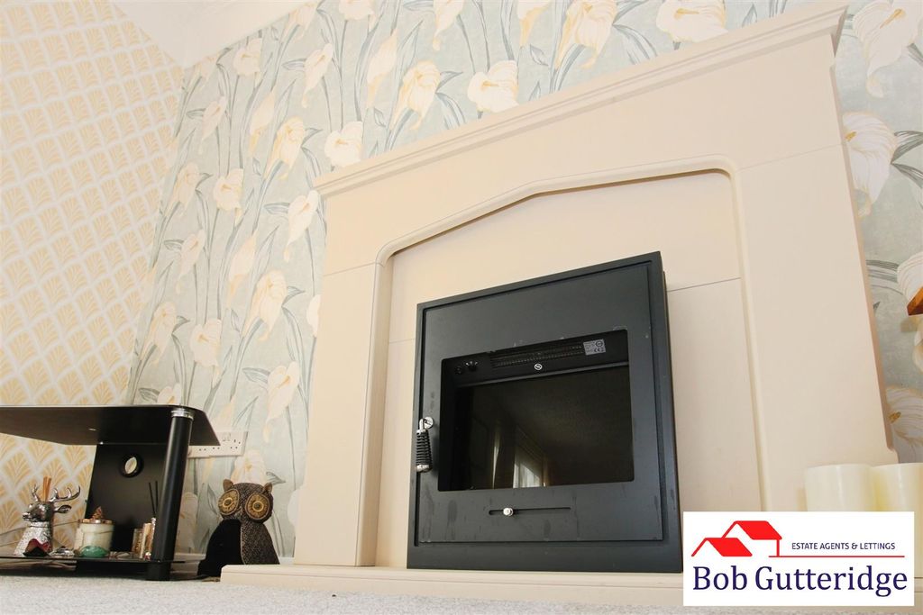Property photo 3 of 27 Full Width Lounge/Dining Room