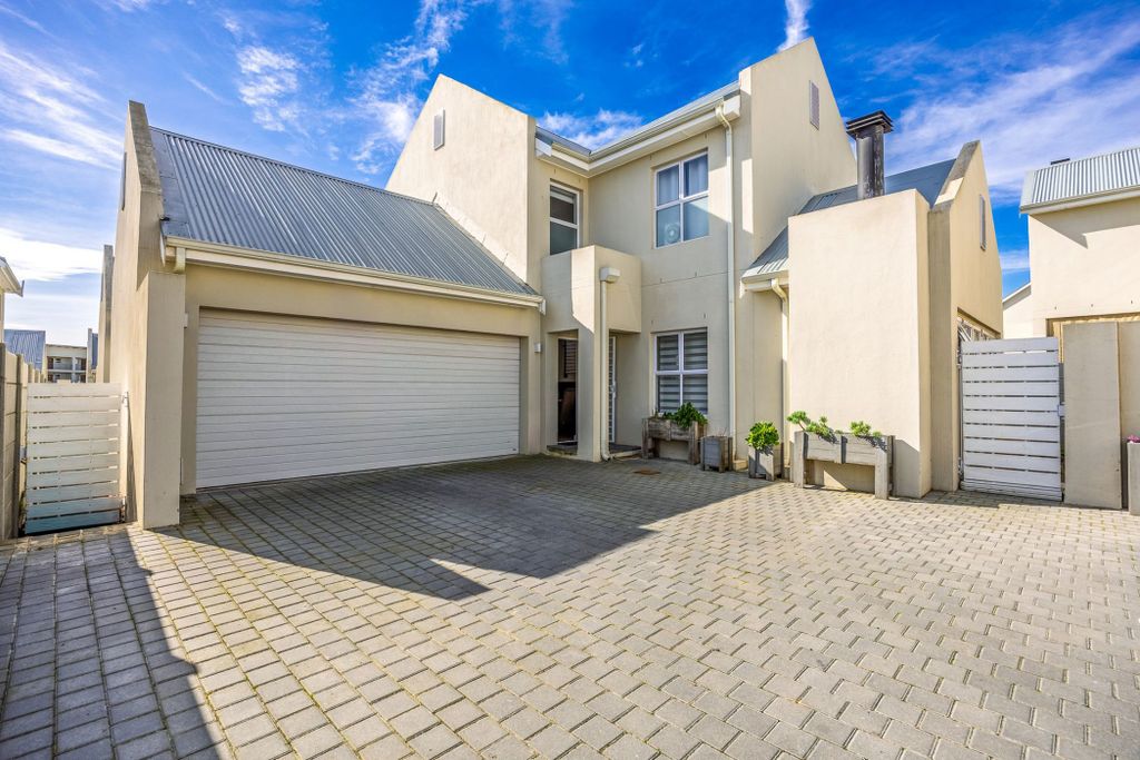 Property photo 1 of 28 Dbv1709646