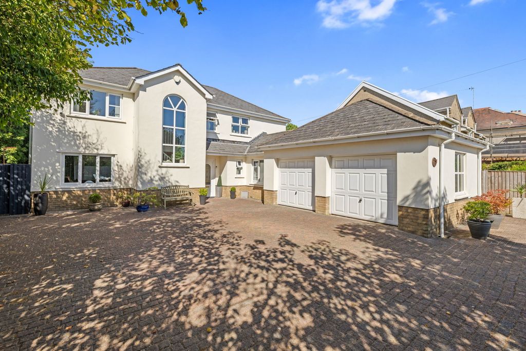 Property photo 1 of 32