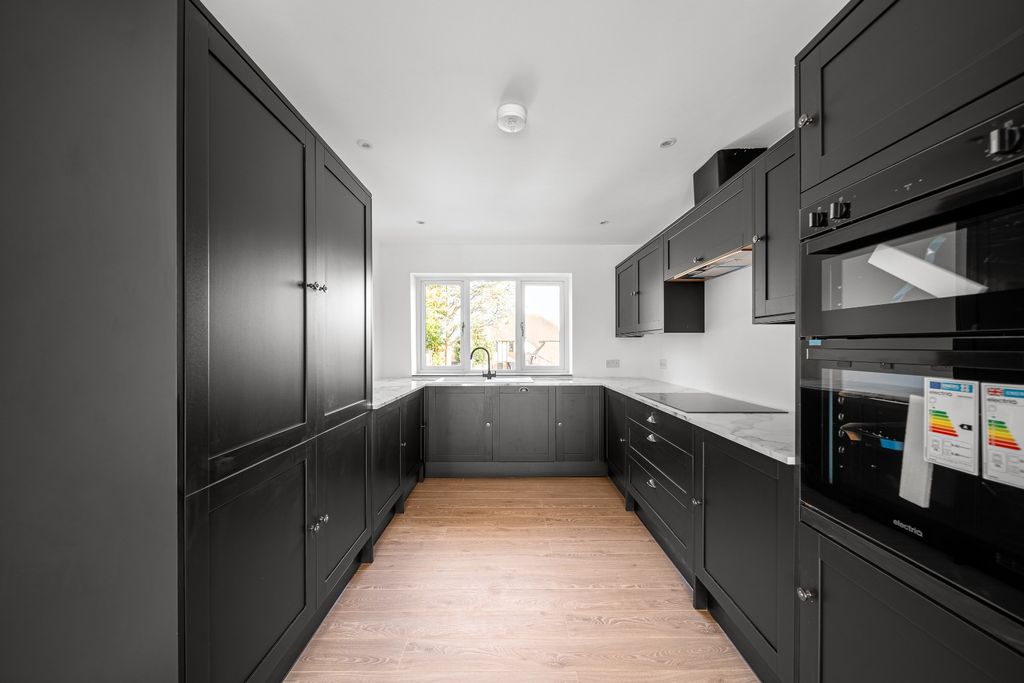 Property photo 2 of 30 4542794