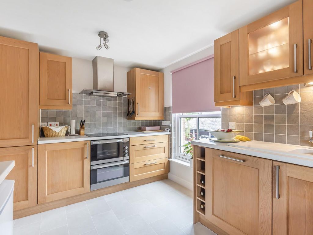 Property photo 3 of 10 Kitchen