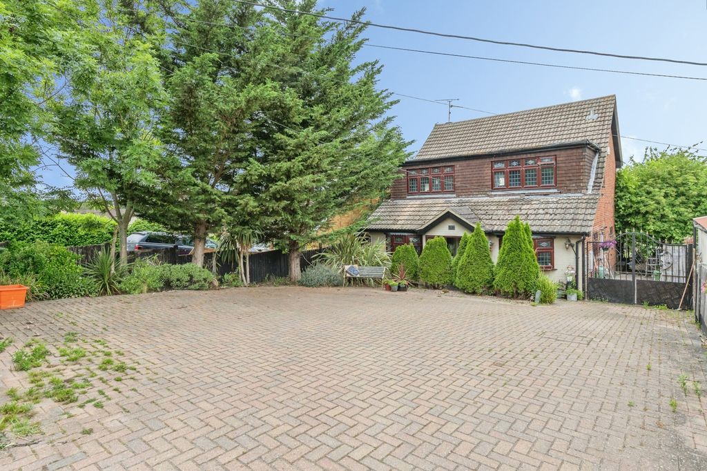 Property photo 2 of 18 Front