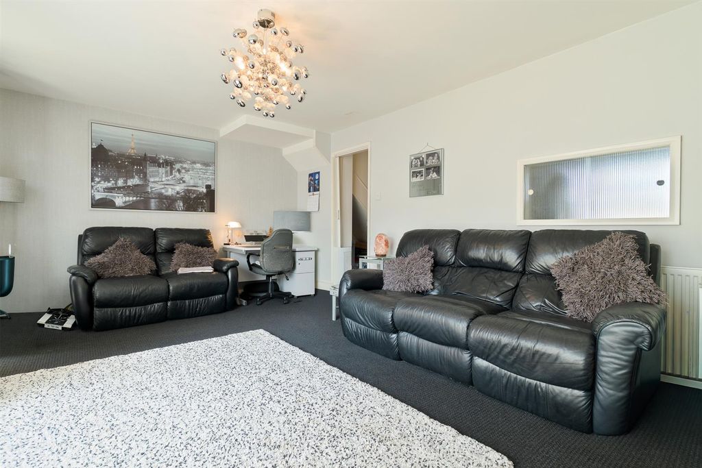 Property photo 3 of 16 Living Room..Jpg