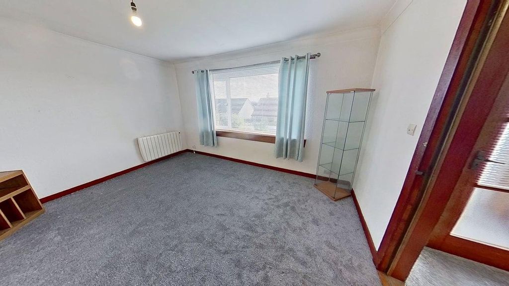 Property photo 2 of 15 Picture No. 32