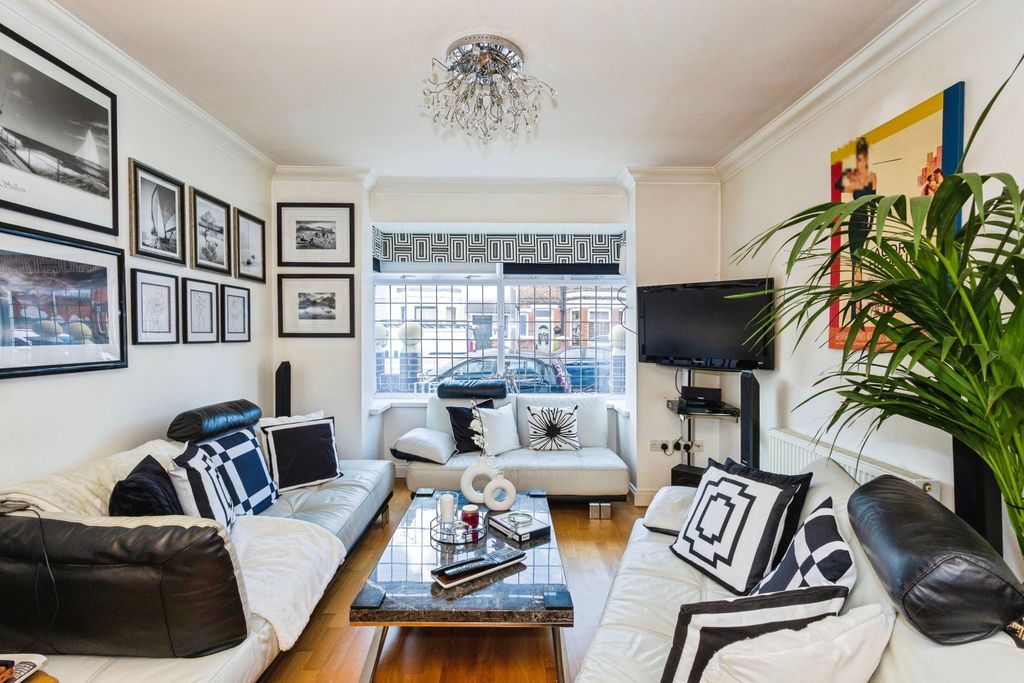 Property photo 2 of 14