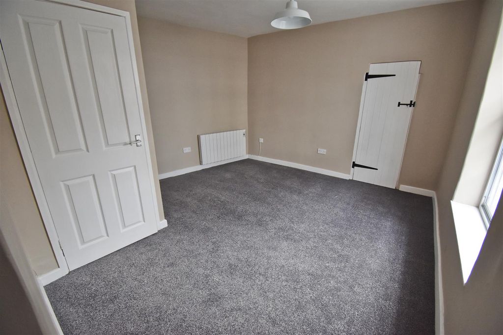 Property photo 3 of 11 Lounge.Jpg