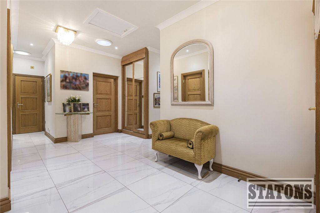 Property photo 2 of 22 Picture No. 20