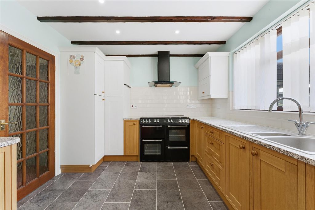 Property photo 3 of 33 Kitchen