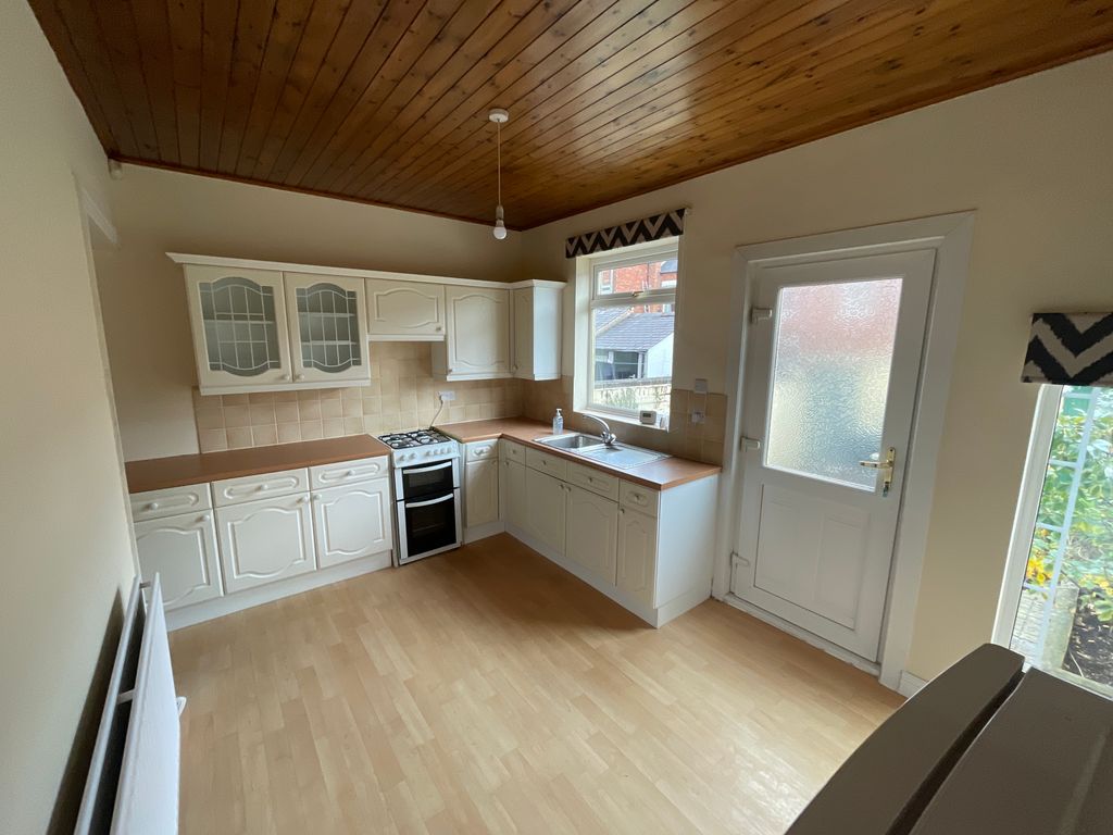Property photo 2 of 8 Kitchen