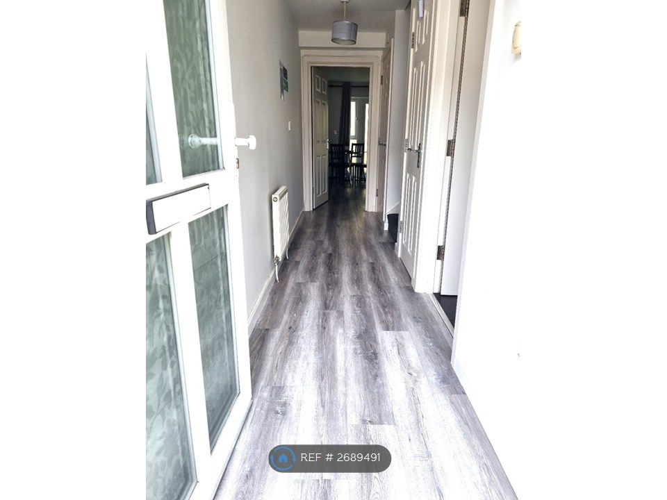 Property photo 3 of 23 Ground Floor Hallway