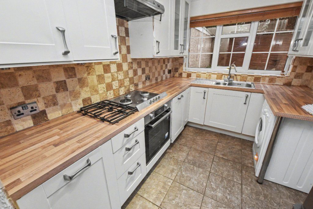 Property photo 3 of 16 Kitchen